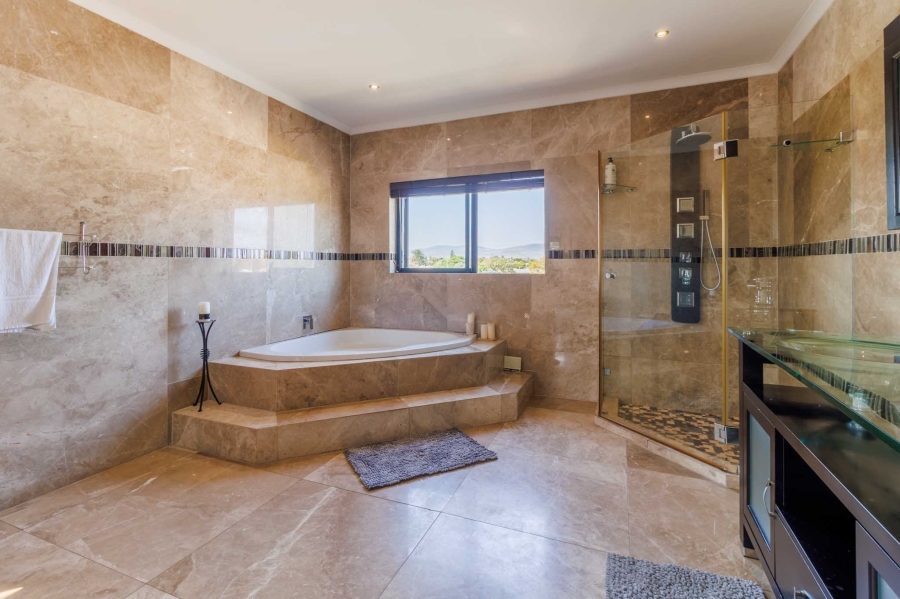 4 Bedroom Property for Sale in Flamingo Vlei Western Cape